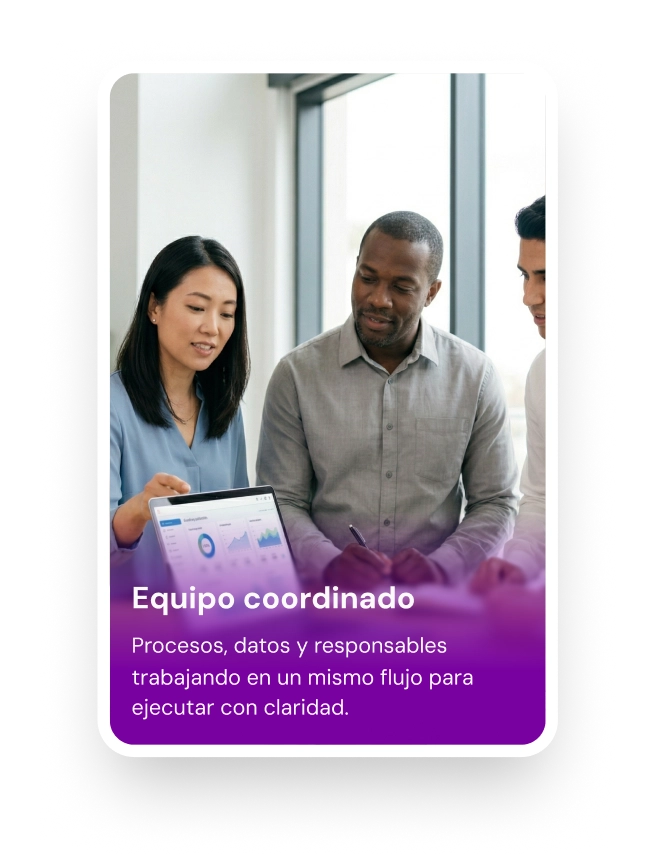 Profesionales de salud coordinando equipos en Ekinplace