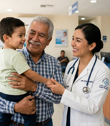 Médico con paciente pediátrico y familiar